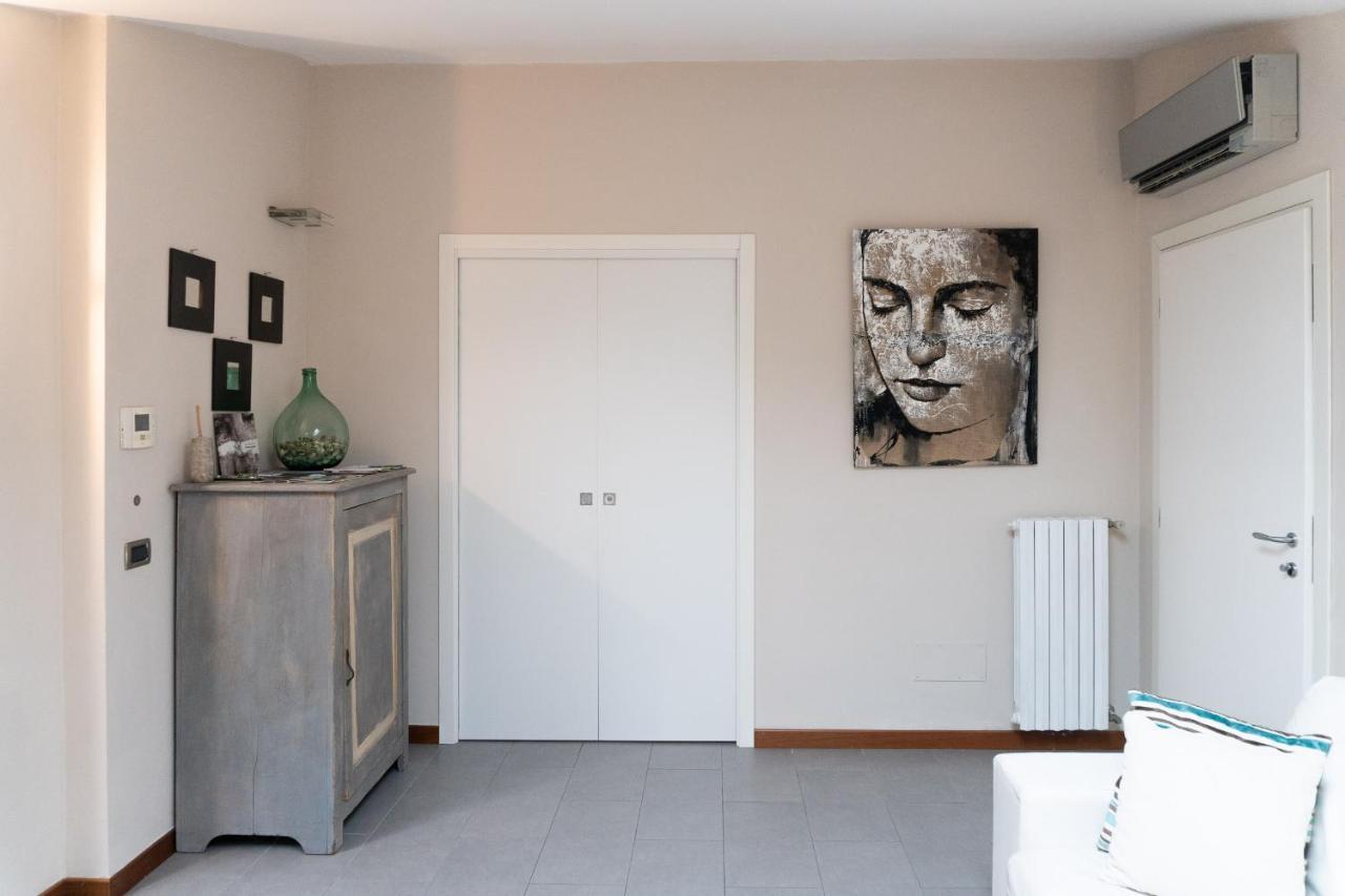 Villa Riva Lago - Apartment With Parking Tavernola Bergamasca Kültér fotó